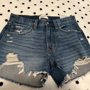Abercrombie & Fitch mid rise boyfriend shorts